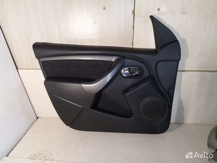 Обшивка двери передней левой Renault Duster