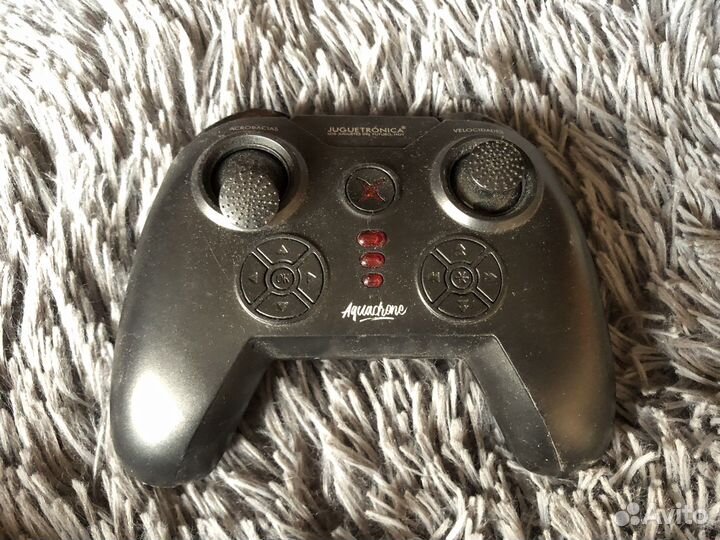 Игрушечный квадрокоптер и моторчики для лопастей