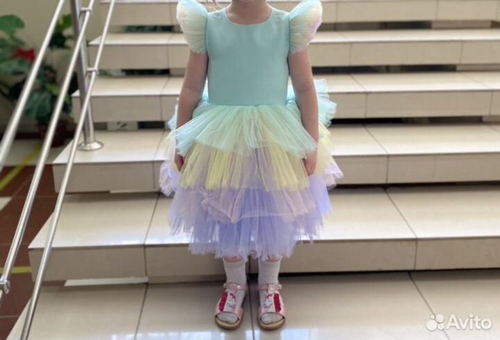 Продам платье для девочки