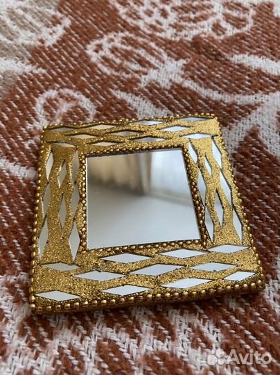 Зркало маленькое