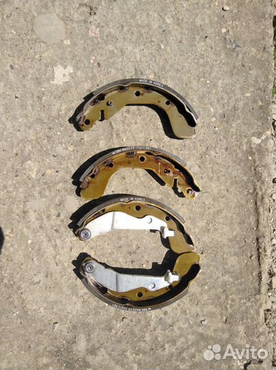 Продам колодки тормозные задние