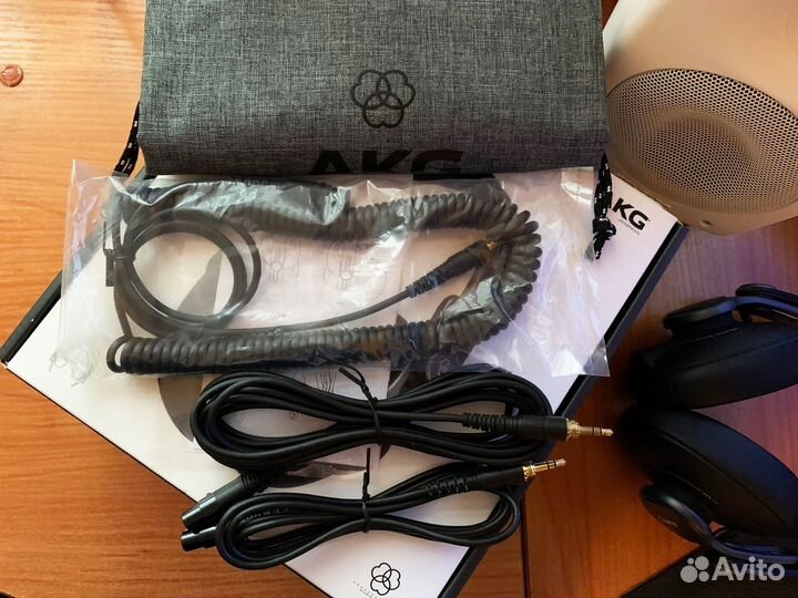 Студийные наушники AKG K371