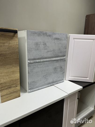 Кухонный гарнитур,шкафы,столы