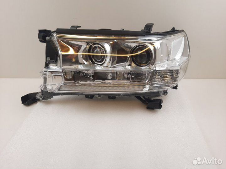 Фара левая Toyota Land Cruiser 200 2016-2021