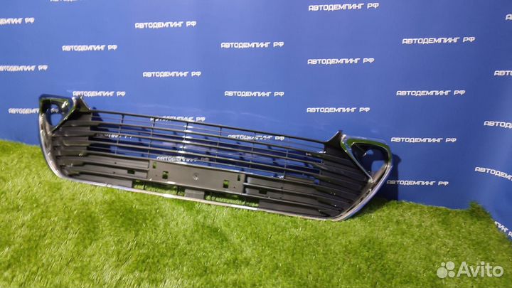 Решетка бампера toyota camry 50 14-17 г.в
