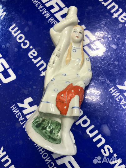 Статуэтка Девушка у березы