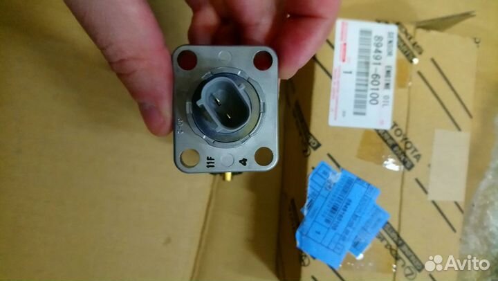 Датчик уровня масла в двигателе