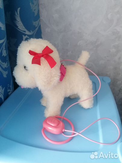 Интерактивная собака на поводке