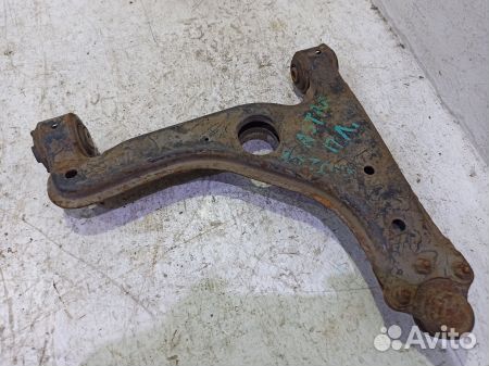 Рычаг передний левый нижний