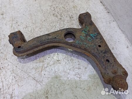 Рычаг передний левый нижний