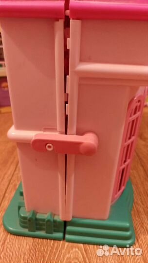 Игрушечный дом для кукол