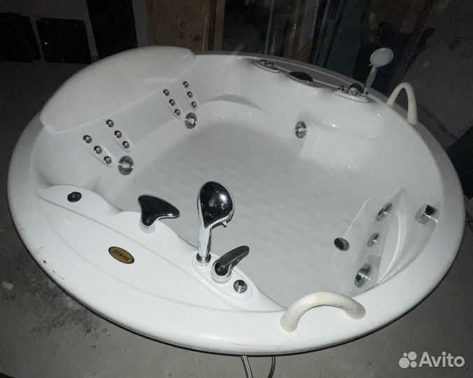 Ванна с гидромасажем Jacuzzi Gemini