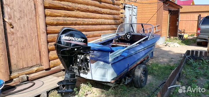 Продам лодку с мотром