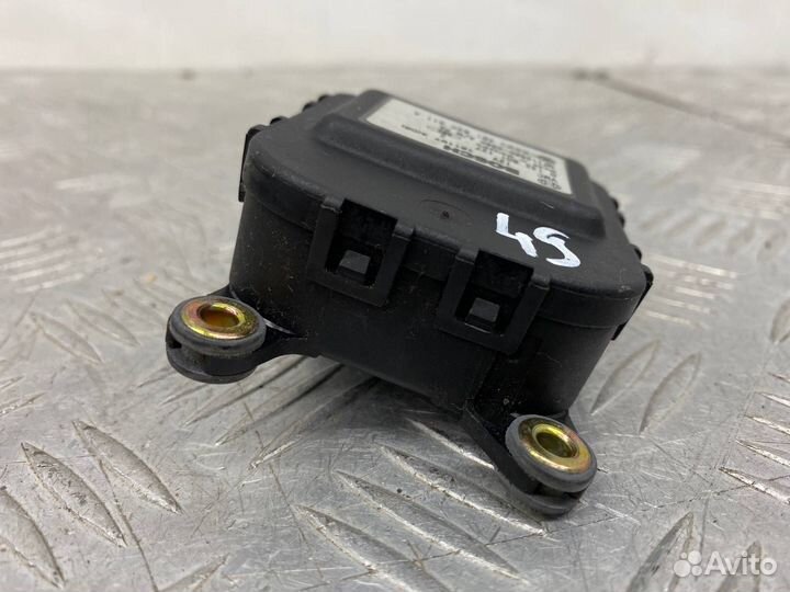 Б/У Сервопривод заслонки печки (моторчик