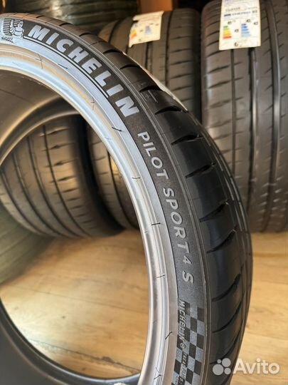 Michelin Pilot Sport 4 S 275/30 R21 и 245/35 R21 98Y