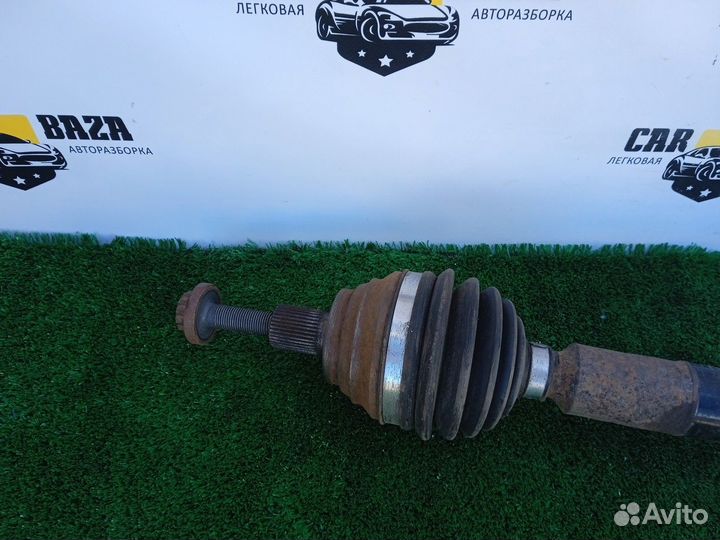 Полуось (привод) передний R Volkswagen Caddy