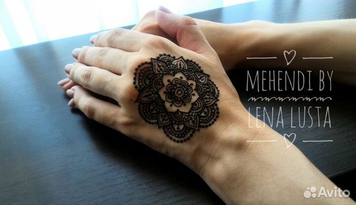 Мехенди (тату хной на теле)