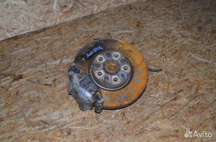 Кулак поворотный передний левый Audi Q3 8U