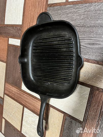 Сковорода чугунная -гриль с крышкой