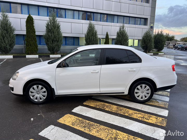 Volkswagen Jetta 1.6 МТ, 2010, 200 122 км