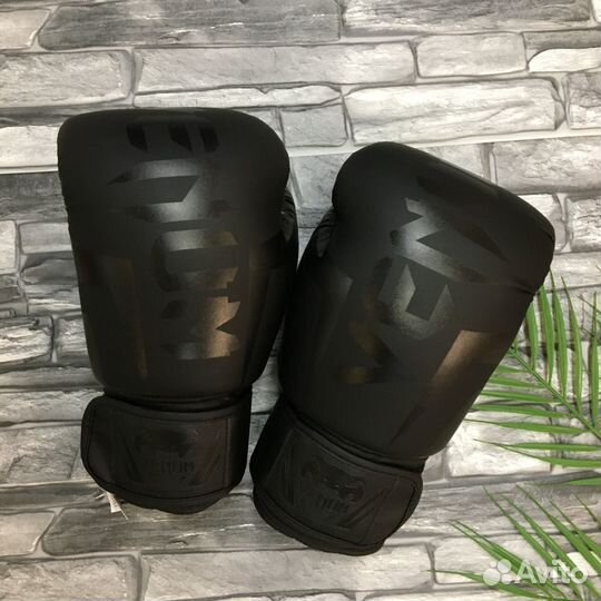 Боксерские перчатки Venum