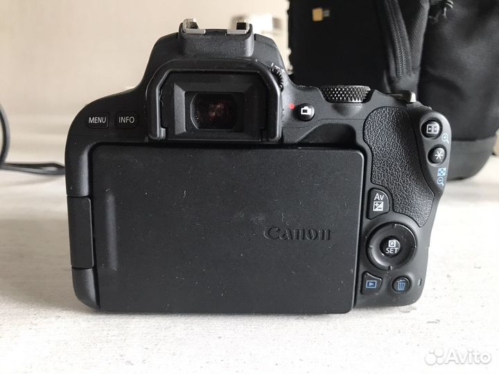 Зеркальный фотоаппарат canon eos 200d