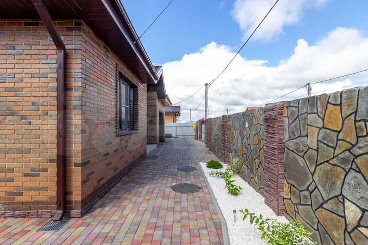 Дом 179,2 м² на участке 9,7 сот.