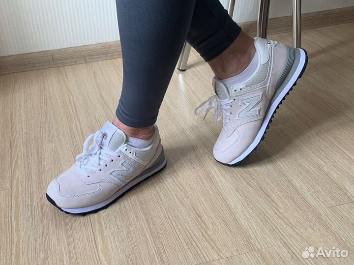 Кроссовки женские new balance пудровые