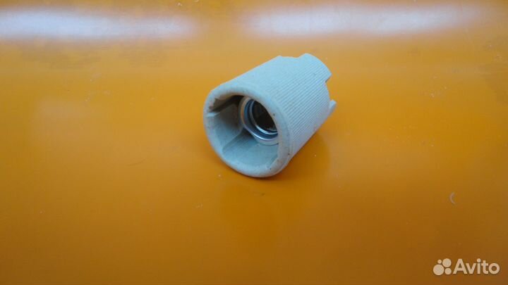 Патрон керамический E14