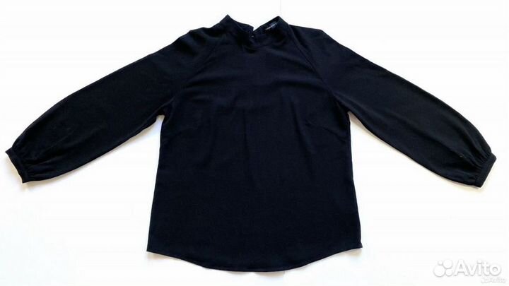 Блузки две разные - черная и в стиле барокко