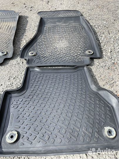 Комплект резиновых ковриков на audi А4 В9