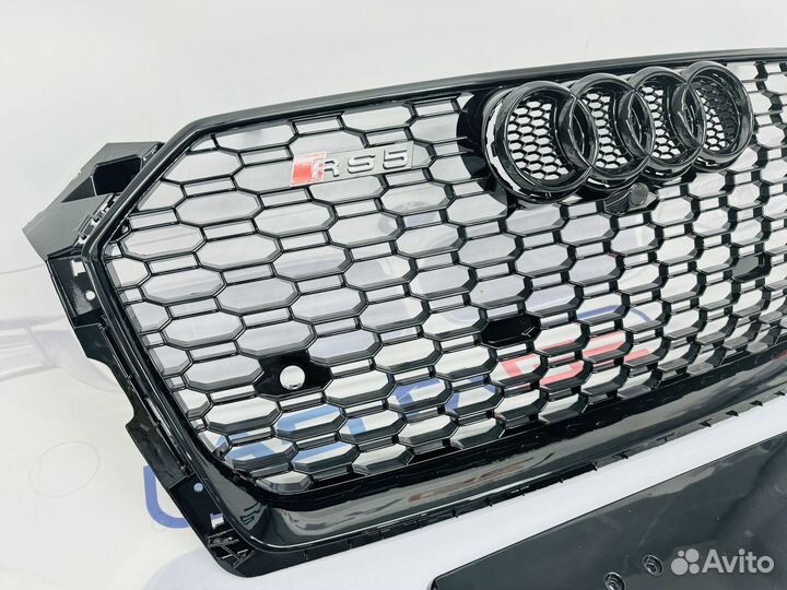 Решетка радиатора Audi A5 B9 черный глянец