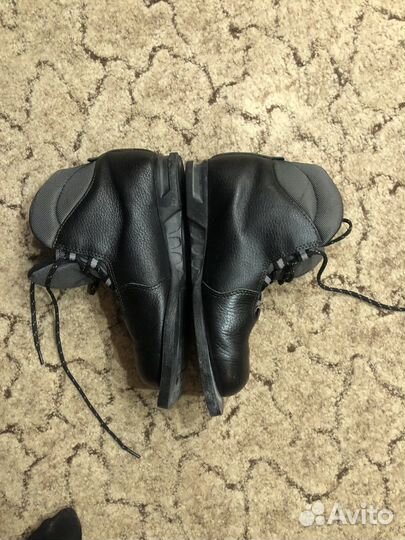 Лыжные ботинки 36-37 размер и лыжи с палками