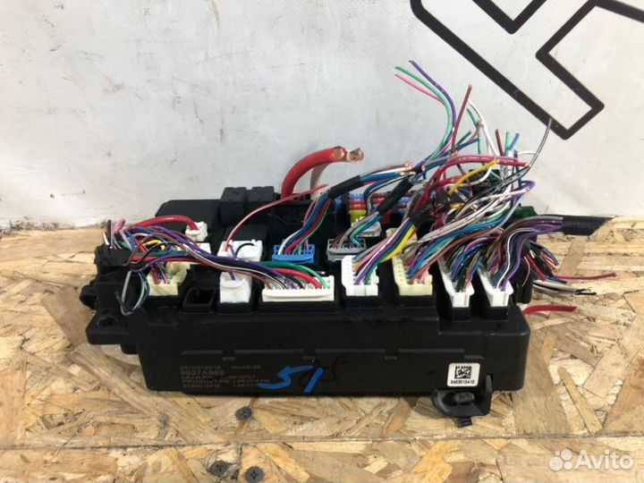 Блок предохранителей Mitsubishi Outlander 3