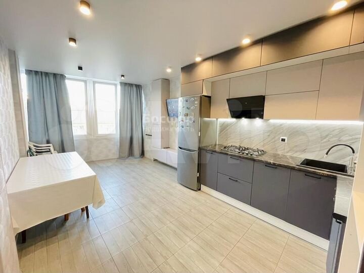 3-к. квартира, 95 м², 2/10 эт.