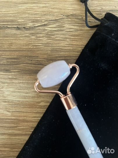 Нефритовый ролик-массажер для лица