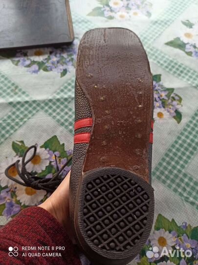 Новые кожаные лыжные ботинки