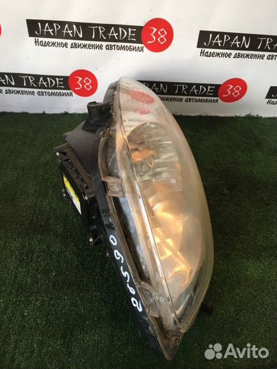 Фара правая Toyota Vitz SCP90 2SZ-FE