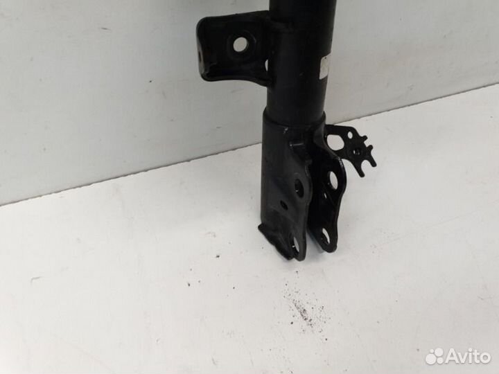 Амортизатор передний правый Toyota Camry V70 2018