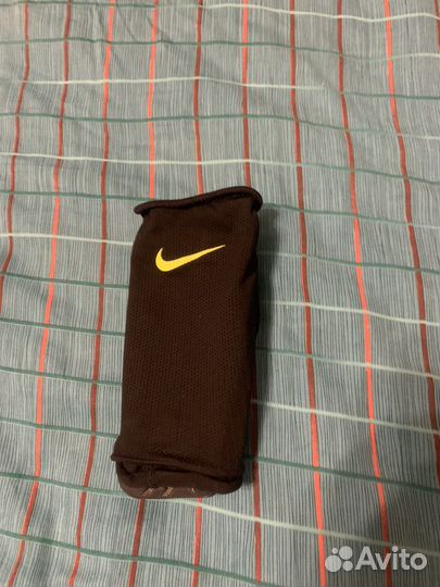 Щитки футбольные nike