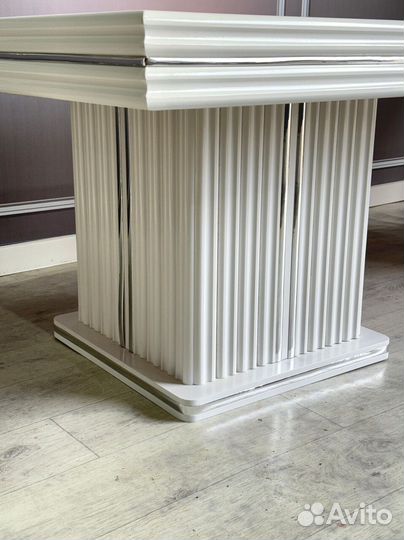 Обеденный стол