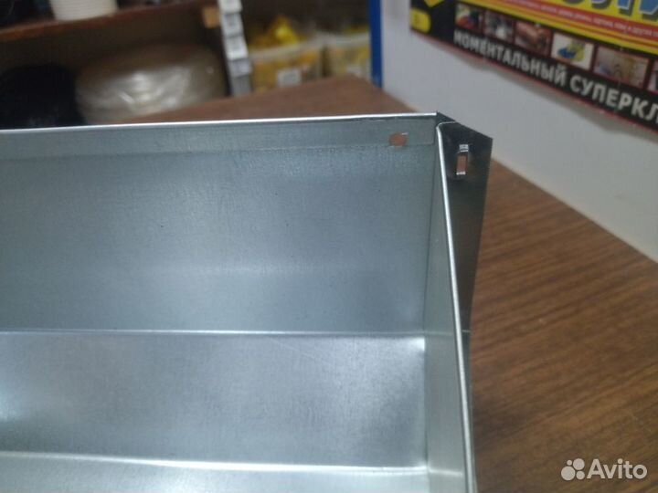 Кормушка для кур навесная