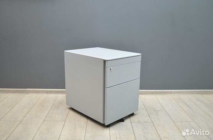 Тумба металлическая 3 ящика на колёсах