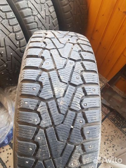 Pirelli Ice Zero 215/65 R16 102T