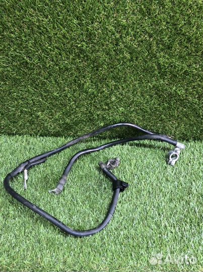 Клеммы аккумулятора минус- плюс Skoda Octavia Tour