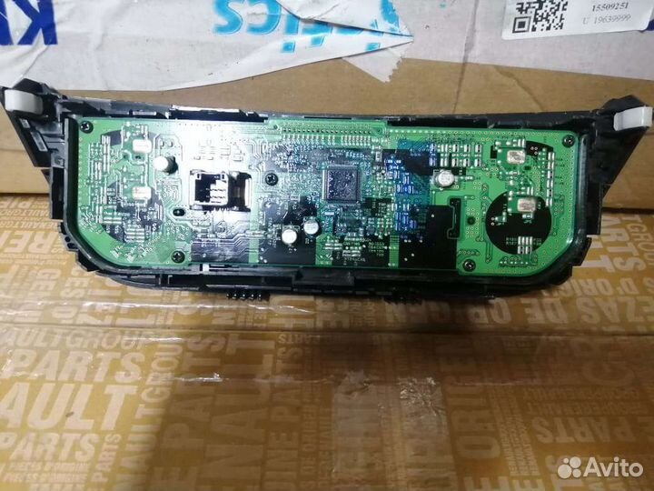 Блок климотконтроля Тойота Рав 4 с2015-2019