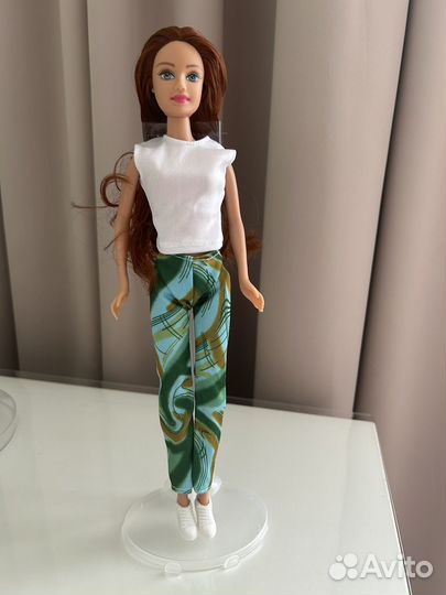 Кукла новая (типа Барби), ноги гнутся
