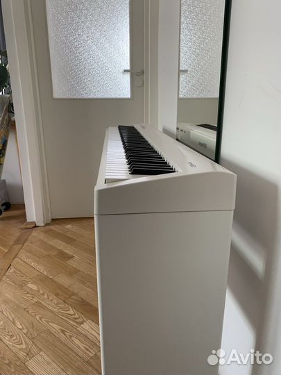 Цифровое пианино Roland FP-30, педали, подставка