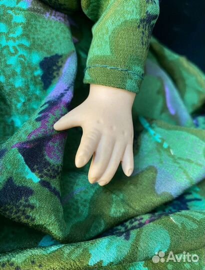 Кукла фарфоровая