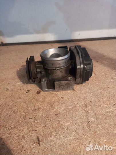 Дроссельная заслонка Пассат Б5 1.8т 058133063M